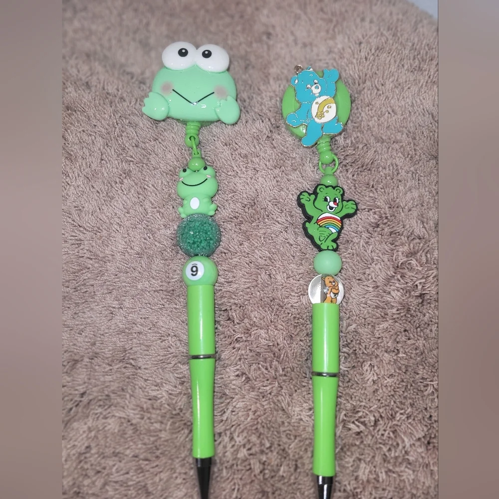 Green frog pen. Homemade and with a clip so you don't lose it.